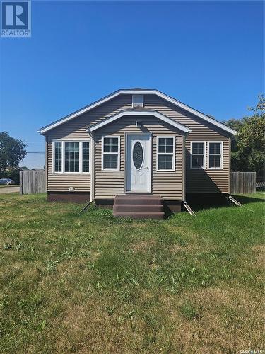 120 3Rd Street W, Carnduff, SK - Outdoor