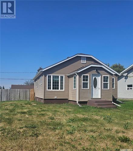 120 3Rd Street W, Carnduff, SK - Outdoor