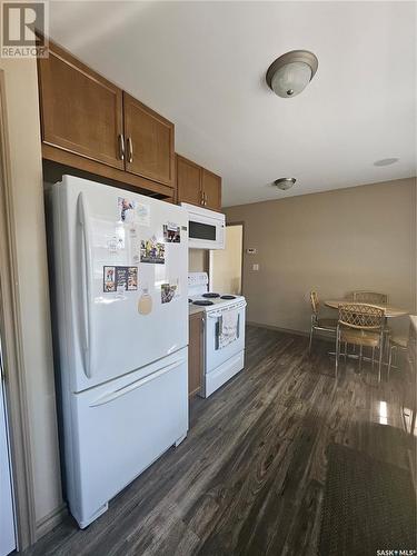 120 3Rd Street W, Carnduff, SK - Indoor Photo Showing Kitchen