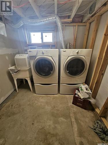 120 3Rd Street W, Carnduff, SK - Indoor Photo Showing Laundry Room