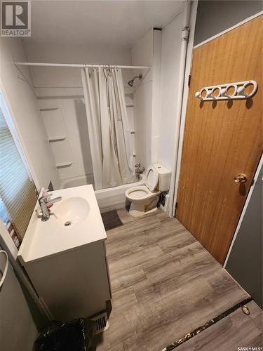 218 Clare Street, North Portal, SK - Indoor Photo Showing Bathroom