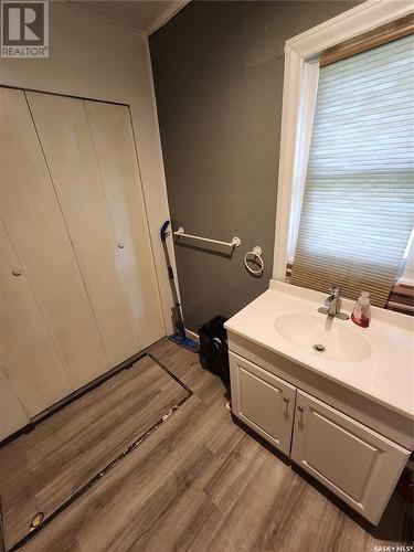 218 Clare Street, North Portal, SK - Indoor Photo Showing Bathroom