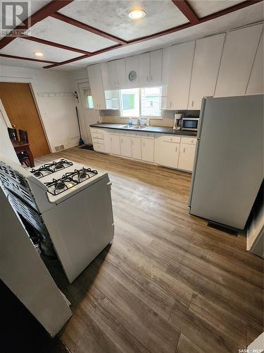 218 Clare Street, North Portal, SK - Indoor Photo Showing Kitchen