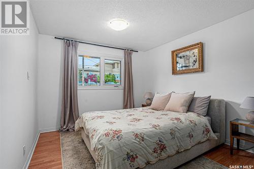 1109 Mcmillan Avenue, Saskatoon, SK - Indoor Photo Showing Bedroom