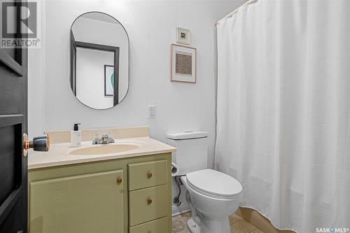 1109 Mcmillan Avenue, Saskatoon, SK - Indoor Photo Showing Bathroom