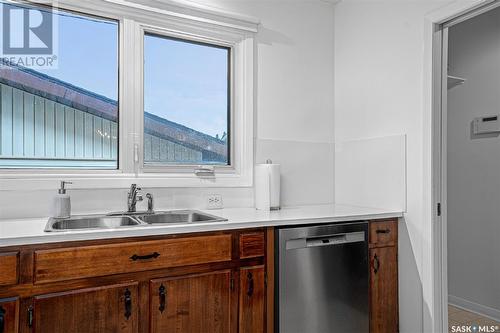 1109 Mcmillan Avenue, Saskatoon, SK - Indoor Photo Showing Kitchen With Double Sink