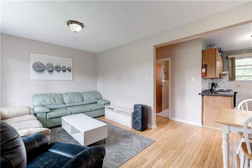 106 Merna Avenue, Hamilton, ON - Indoor Photo Showing Living Room
