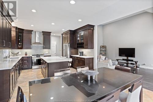 958 Pavan, Windsor, ON - Indoor Photo Showing Kitchen With Upgraded Kitchen