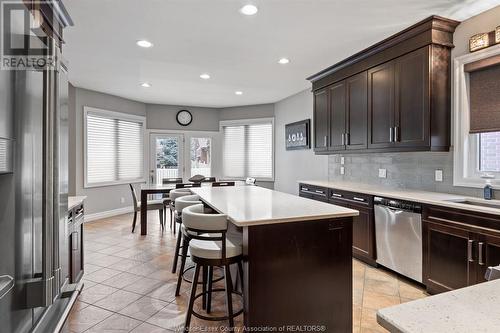 958 Pavan, Windsor, ON - Indoor Photo Showing Kitchen With Upgraded Kitchen