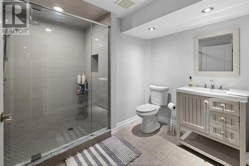 958 Pavan, Windsor, ON - Indoor Photo Showing Bathroom