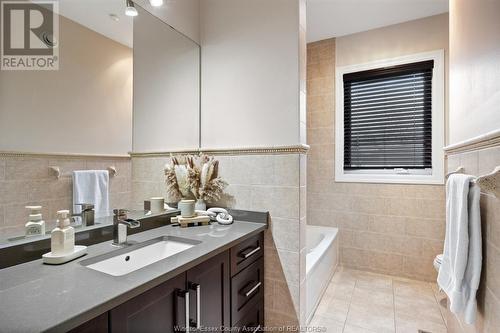 958 Pavan, Windsor, ON - Indoor Photo Showing Bathroom