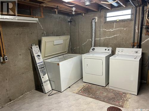 37 Churchill Drive, Saskatoon, SK - Indoor Photo Showing Laundry Room