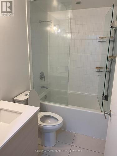 1409 - 210 Simcoe Street, Toronto, ON - Indoor Photo Showing Bathroom