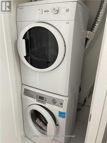 1409 - 210 Simcoe Street, Toronto, ON - Indoor Photo Showing Laundry Room