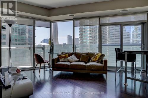 1407 - 12 York Street, Toronto, ON - Indoor Photo Showing Living Room