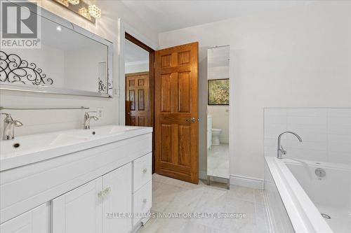 333 Woolwich Street N, Waterloo, ON - Indoor Photo Showing Bathroom