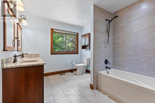 333 Woolwich Street N, Waterloo, ON - Indoor Photo Showing Bathroom