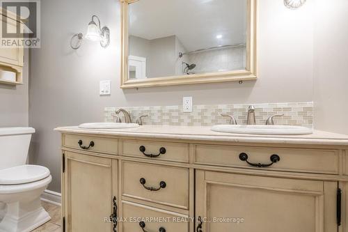 119 King Street E, Hamilton, ON - Indoor Photo Showing Bathroom