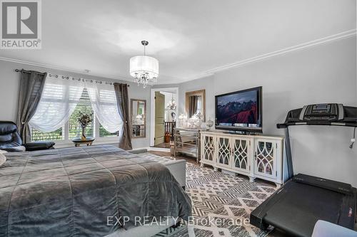 180 Brophy'S Lane, Blue Mountains, ON - Indoor Photo Showing Bedroom