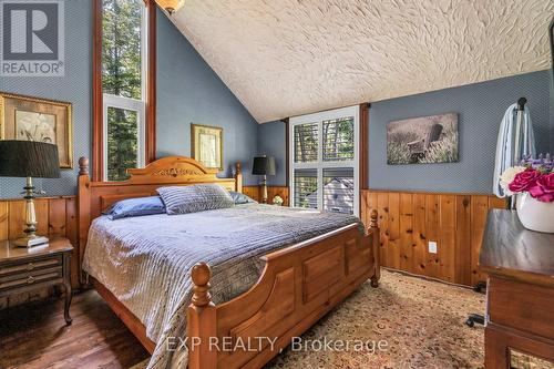 180 Brophy'S Lane, Blue Mountains, ON - Indoor Photo Showing Bedroom