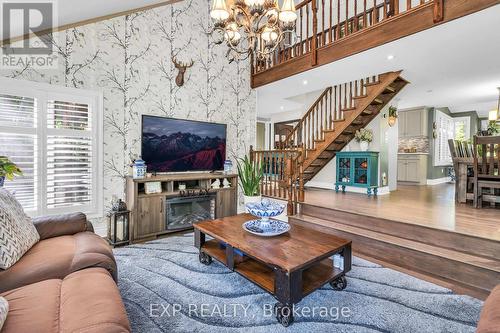 180 Brophy'S Lane, Blue Mountains, ON - Indoor Photo Showing Living Room