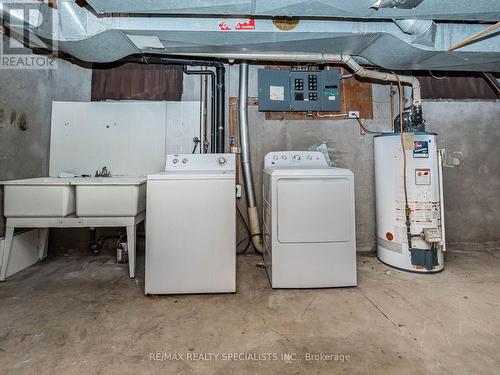 258 Admiral Drive, London, ON - Indoor Photo Showing Laundry Room