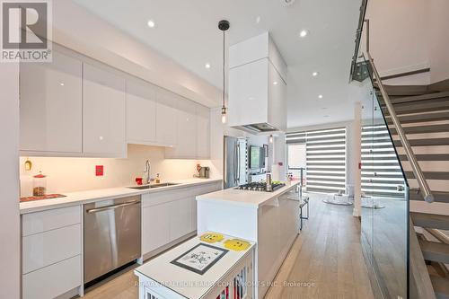 2966A Bayview Avenue, Toronto (Willowdale East), ON - Indoor Photo Showing Kitchen With Stainless Steel Kitchen With Upgraded Kitchen