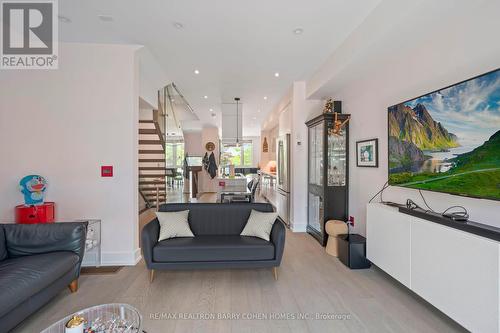 2966A Bayview Avenue, Toronto (Willowdale East), ON - Indoor Photo Showing Living Room