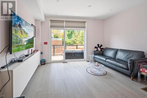 2966A Bayview Avenue, Toronto (Willowdale East), ON - Indoor Photo Showing Living Room