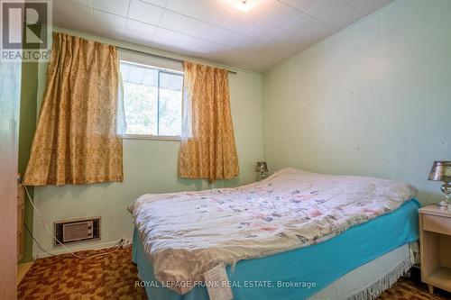 44 Woods Avenue, Kawartha Lakes, ON - Indoor Photo Showing Bedroom