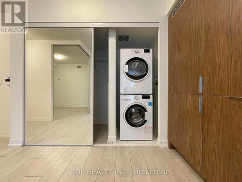 301 - 60 Shuter Street, Toronto, ON - Indoor Photo Showing Laundry Room