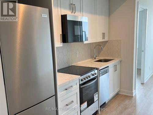 1706 - 15 Ellerslie Avenue, Toronto, ON - Indoor Photo Showing Kitchen With Upgraded Kitchen