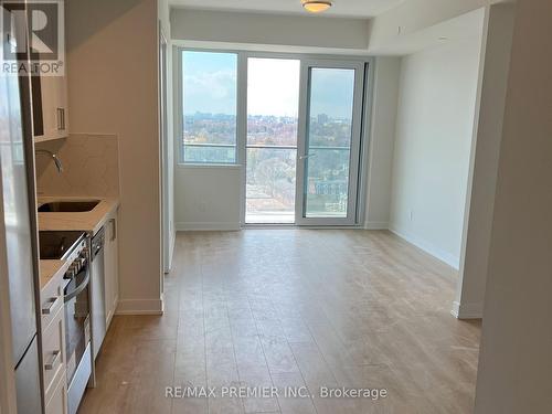 1706 - 15 Ellerslie Avenue, Toronto, ON - Indoor Photo Showing Kitchen