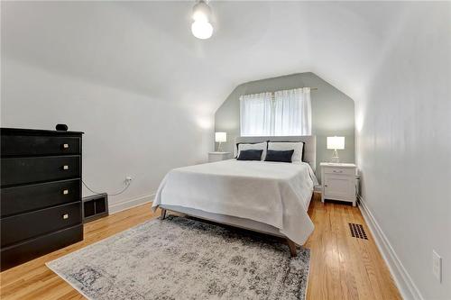 37 Isabel Avenue, Hamilton, ON - Indoor Photo Showing Bedroom