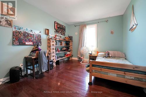 2435 Elm Tree Road, Kawartha Lakes, ON - Indoor Photo Showing Bedroom