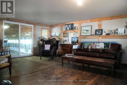 2435 Elm Tree Road, Kawartha Lakes, ON - Indoor Photo Showing Living Room