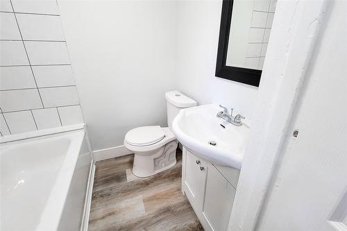 197 Queenston Street, St. Catharines, ON - Indoor Photo Showing Bathroom