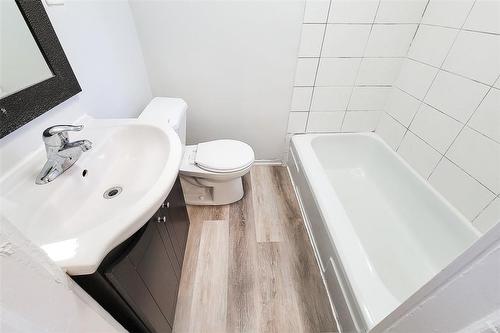 197 Queenston Street, St. Catharines, ON - Indoor Photo Showing Bathroom