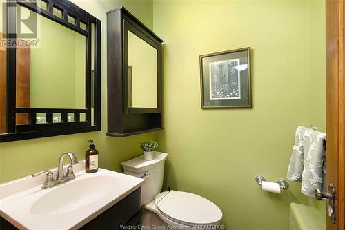 2476 Lincoln, Windsor, ON - Indoor Photo Showing Bathroom