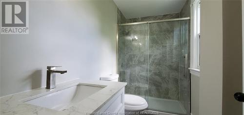 945 Windsor Avenue Unit# Main, Windsor, ON - Indoor Photo Showing Bathroom