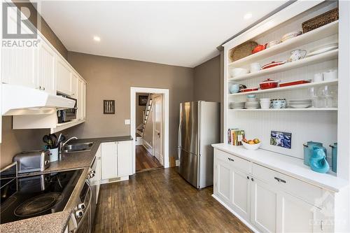 44 Newton Street, Ottawa, ON - Indoor Photo Showing Kitchen