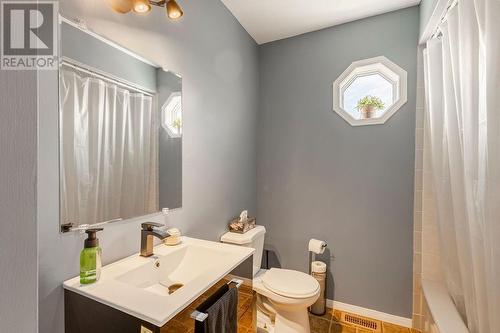 734 Talfourd Street, Sarnia, ON - Indoor Photo Showing Bathroom