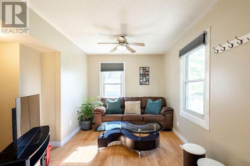 734 Talfourd Street, Sarnia, ON - Indoor Photo Showing Living Room