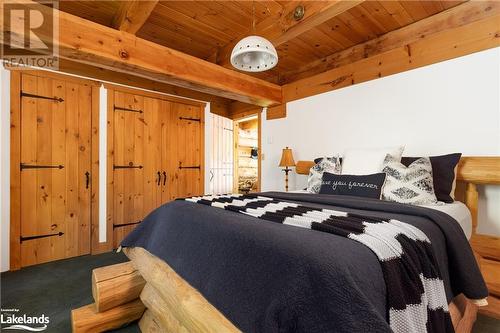 Main Floor Guest Bedroom (Alternative Priamry Suite) - 22-26Lm Taylor Island, Gravenhurst, ON - Indoor Photo Showing Bedroom