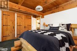 Main Floor Guest Bedroom (Alternative Priamry Suite) - 