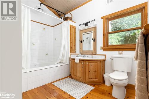 4PC Bath w/ Ensuite Privileges - 22-26Lm Taylor Island, Gravenhurst, ON - Indoor Photo Showing Bathroom