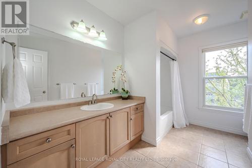 61 Clairfields Drive E, Guelph, ON - Indoor Photo Showing Bathroom