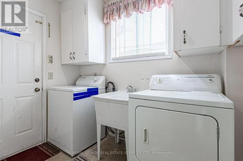 111 Strawberry Drive, Hamilton, ON - Indoor Photo Showing Laundry Room