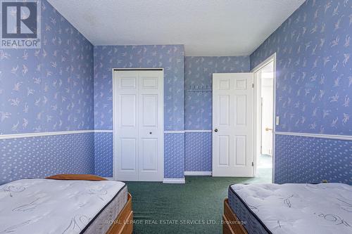 111 Strawberry Drive, Hamilton, ON - Indoor Photo Showing Bedroom
