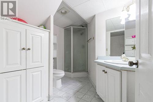 111 Strawberry Drive, Hamilton, ON - Indoor Photo Showing Bathroom